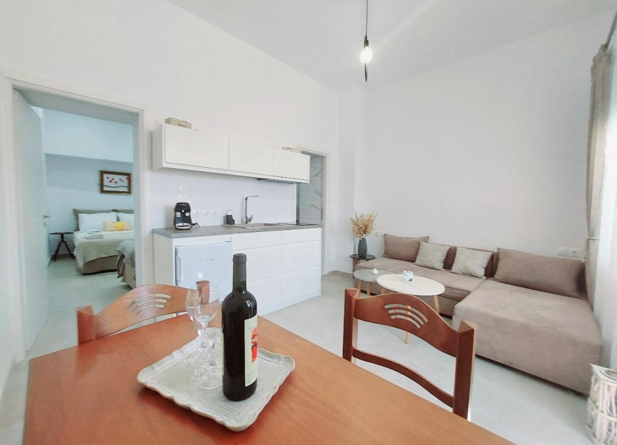 Lor Apparemment In Center Of Adamas Apartment Exterior photo