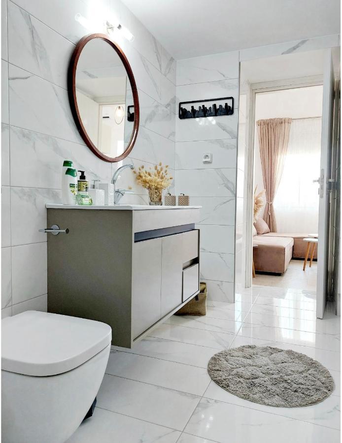 Lor Apparemment In Center Of Adamas Apartment Exterior photo